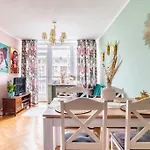 Boho Chic Center
